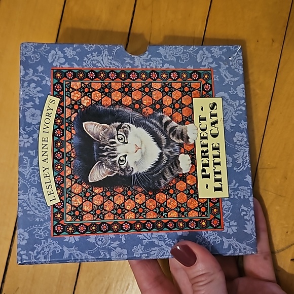 Lesley Anne Ivory's Perfect Little Cats box set of book and note cards - Picture 6 of 8